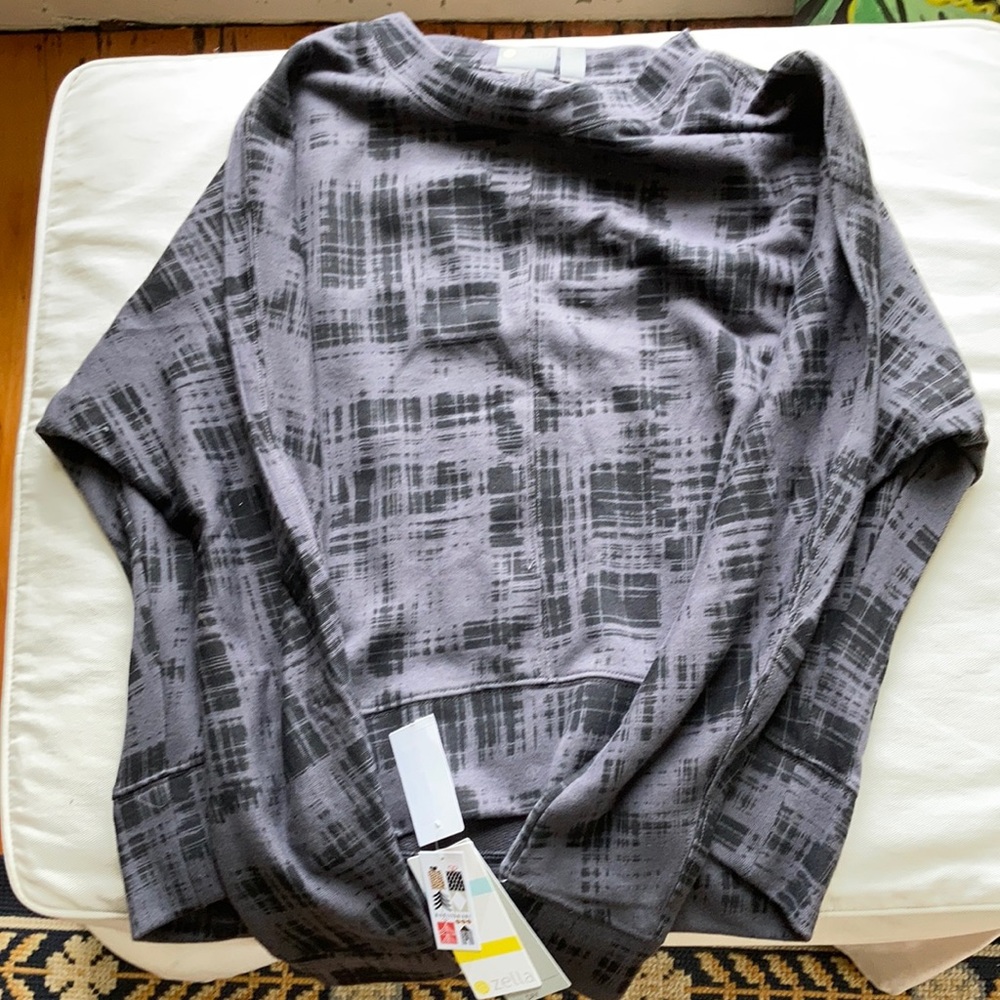 *NEVER WORN TAG ON* Zella long sleeve